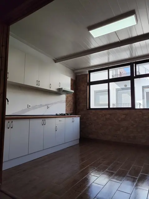 Cambio de techo en euralita, istalacion de panel sandwich y reforma de cocina