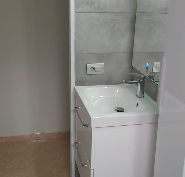 51b42e89-c4e1-4386-a764-7999179664ff