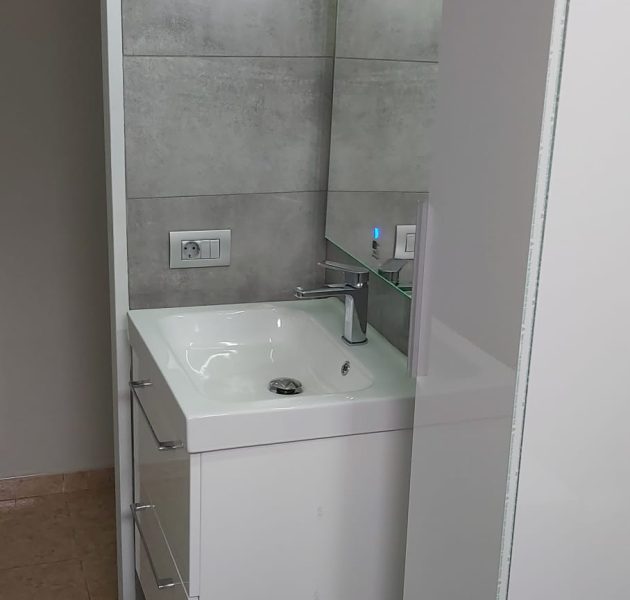 975b1df6-e39b-42a6-b2a7-59a321fb3c3f